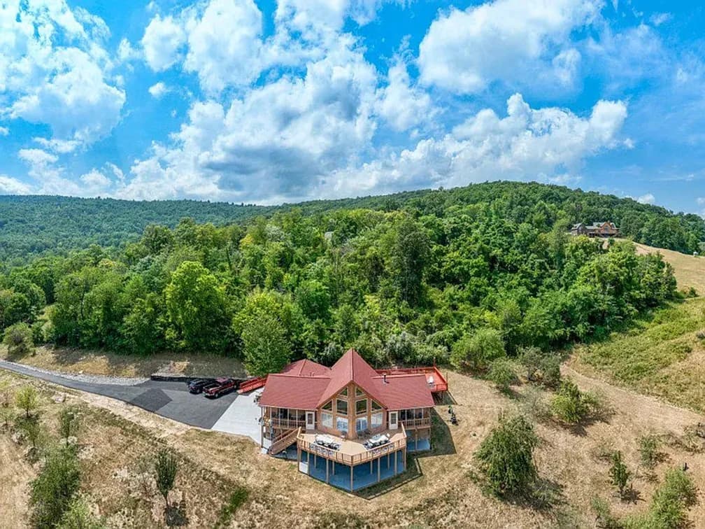 Front Royal 13 Acre Chalet Downsizing Online Auction — auction photograph 2