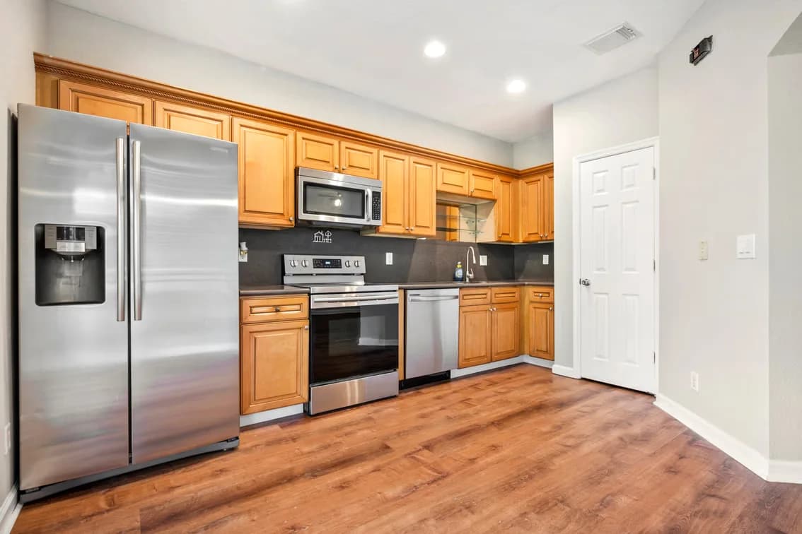 Thousand Oaks Townhouse Riviera Beach, Online Auction, Palm Beach County — auction photograph 9