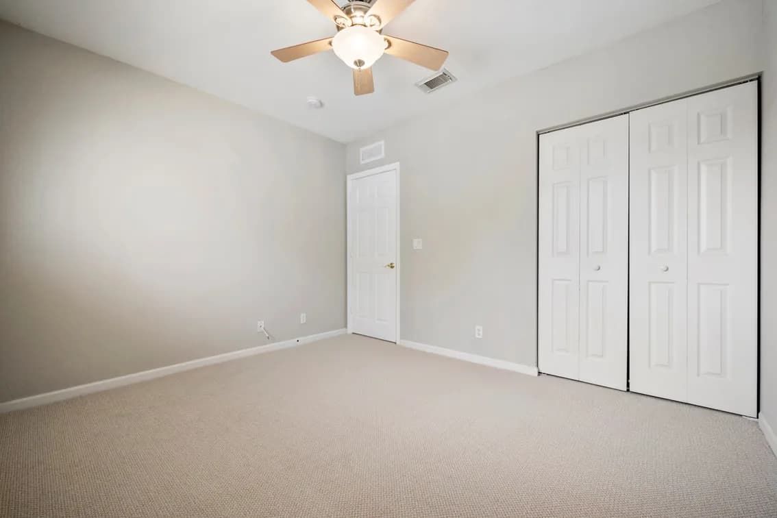 Thousand Oaks Townhouse Riviera Beach, Online Auction, Palm Beach County — auction photograph 19