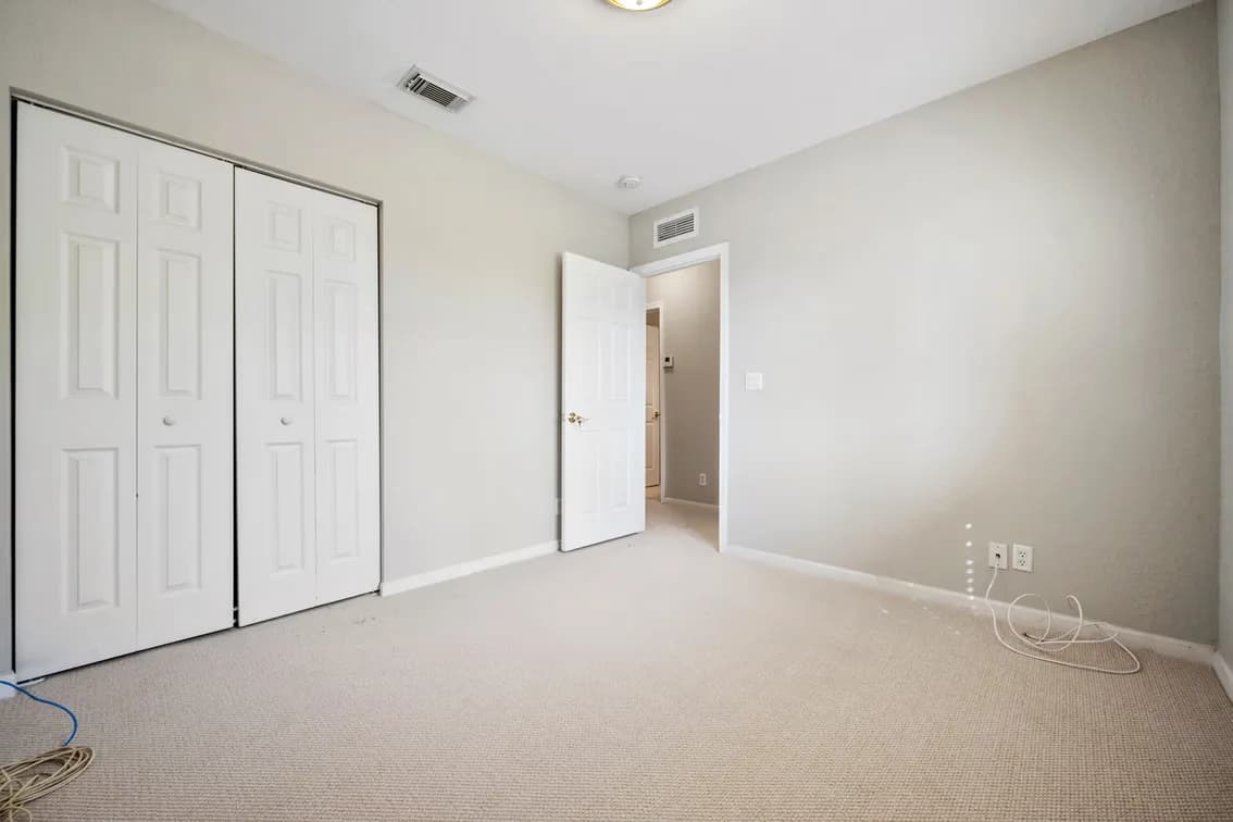 Thousand Oaks Townhouse Riviera Beach, Online Auction, Palm Beach County — auction photograph 22