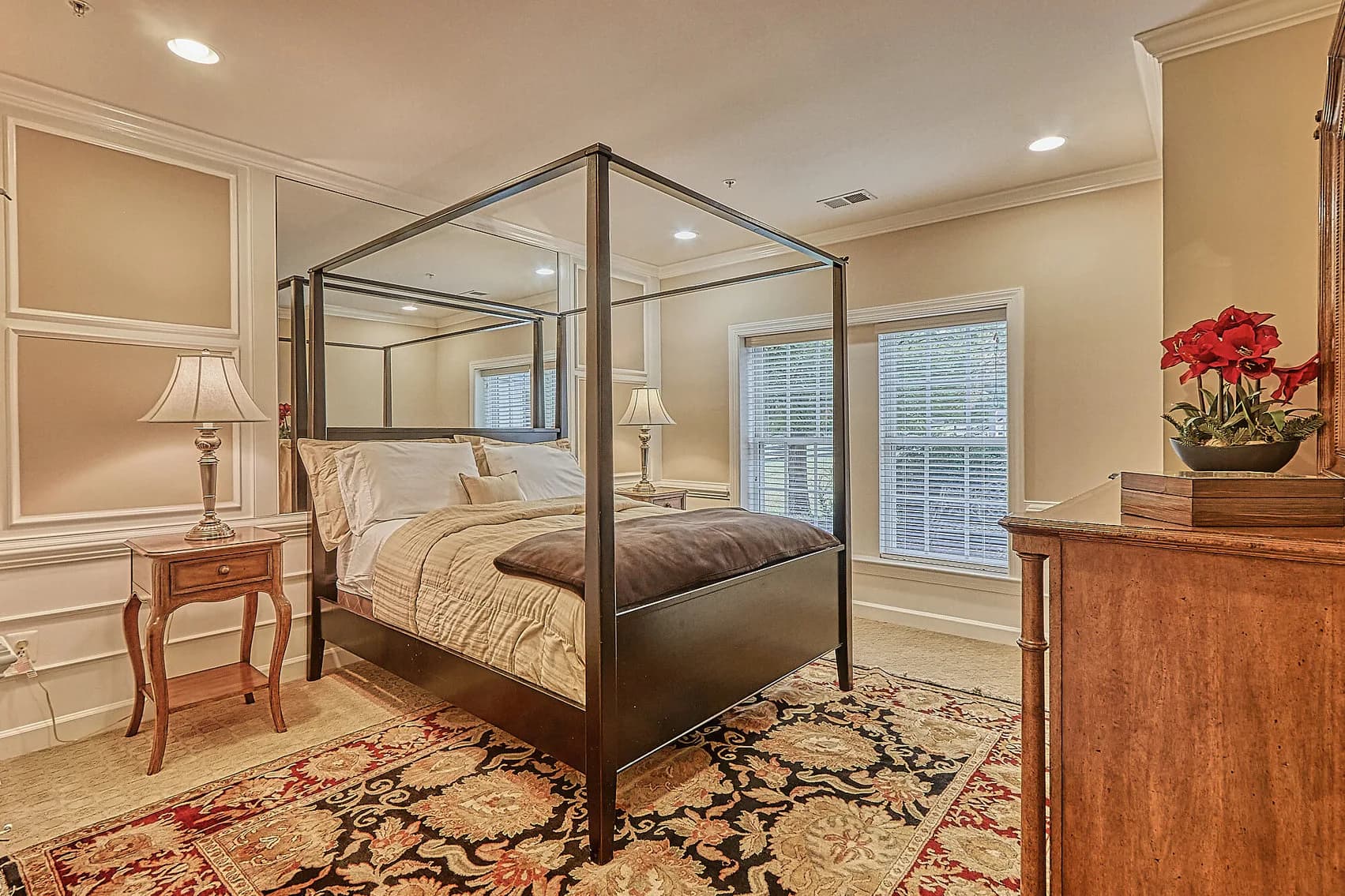 Loudoun Mansion Online Downsizing Auction — auction photograph 7