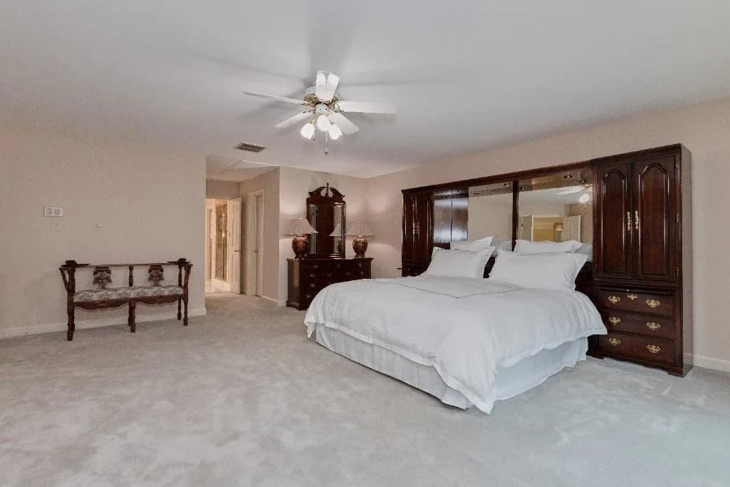 Shadowalk Manor Downsizing, Online Auction — auction photograph 9