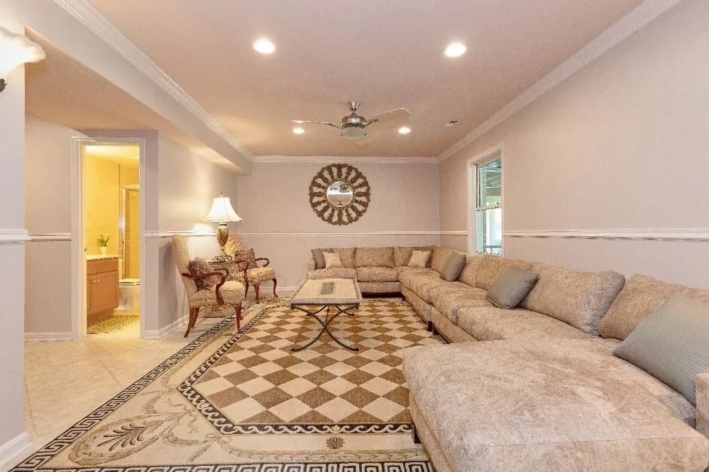 Shadowalk Manor Downsizing, Online Auction — auction photograph 11
