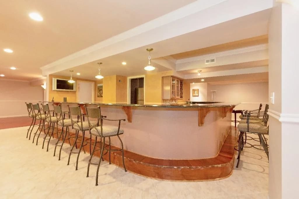 Shadowalk Manor Downsizing, Online Auction — auction photograph 13