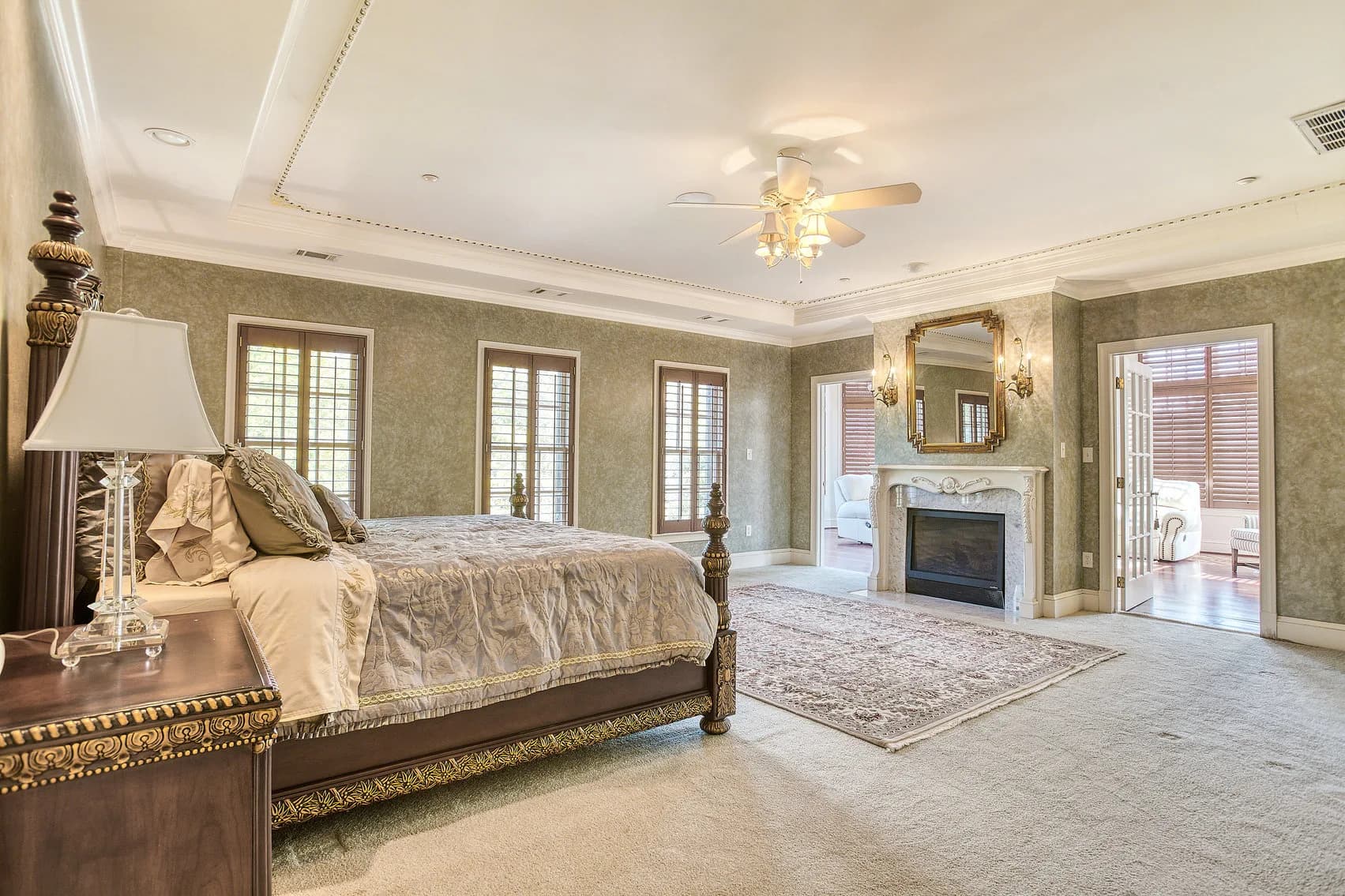 Potomac REAL ESTATE Online Auction, Palatine Manor — auction photograph 13