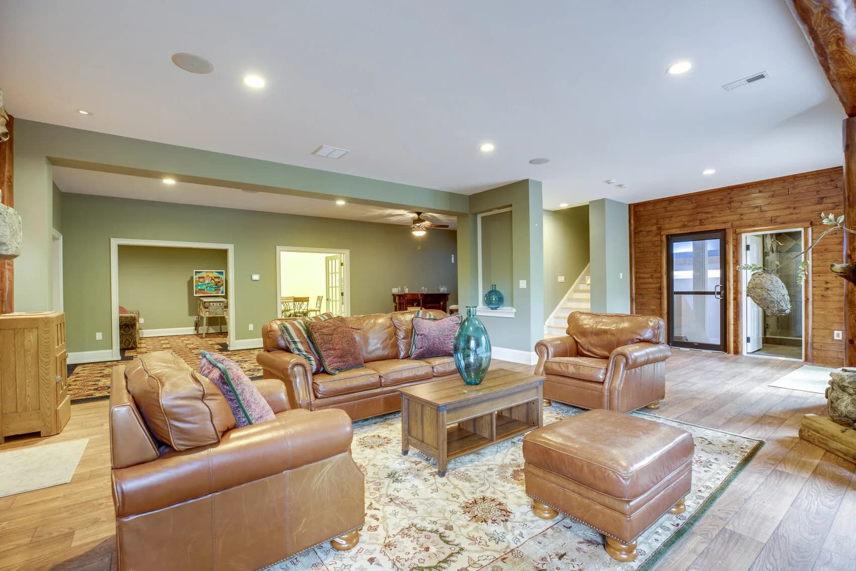 15,000 SF Luxury Springfield Mansion, Downsizing Online Auction — auction photograph 16